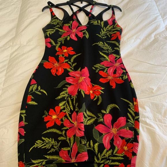 GUESS - Picture 1 of 2